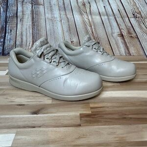SAS Freetime Beige Leather Walking Casual Shoes Size 9M